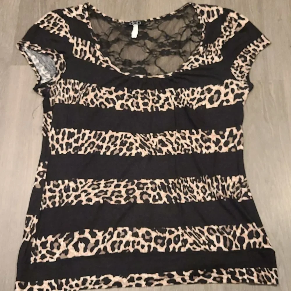 🛍️5/$30 Deb Cheetah Print Shirt Large - Picture 1 of 2